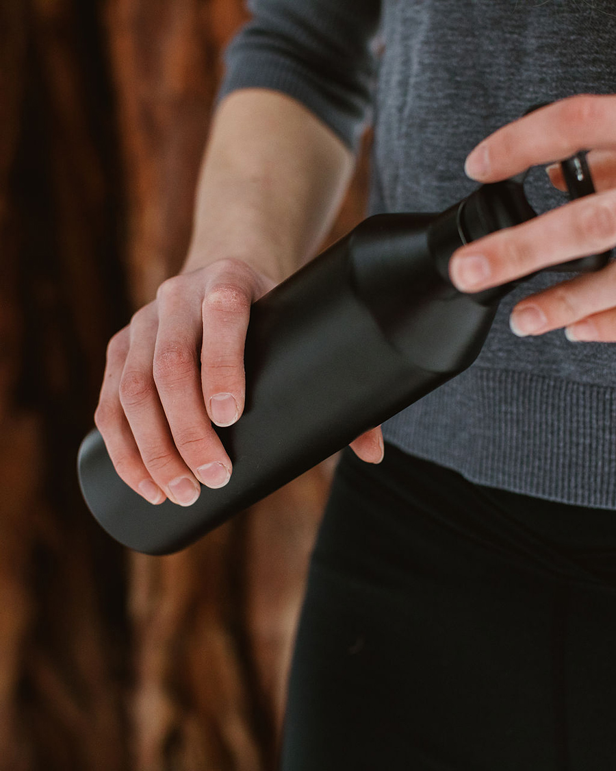 Herr | MiiR 23oz Narrow Bottle Black | MiiR | 23oz Narrow Bottle Black