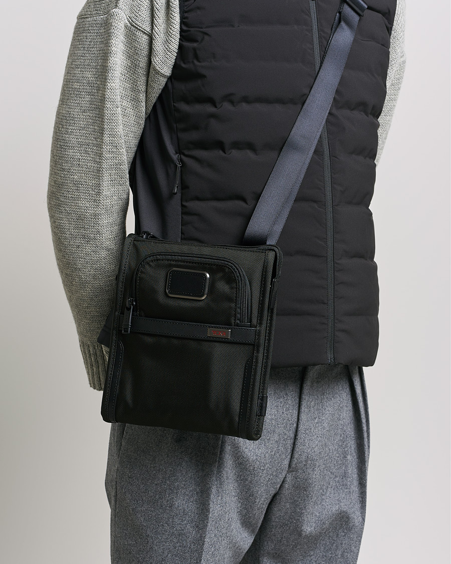 Herr | TUMI Alpha 3 Pocket Small Crossbody Bag Black | TUMI | Alpha 3 Pocket Small Crossbody Bag Black