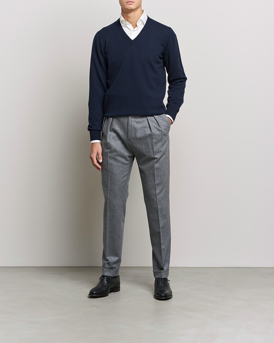 Herr | Tröjor | Piacenza Cashmere | Cashmere V Neck Sweater Navy