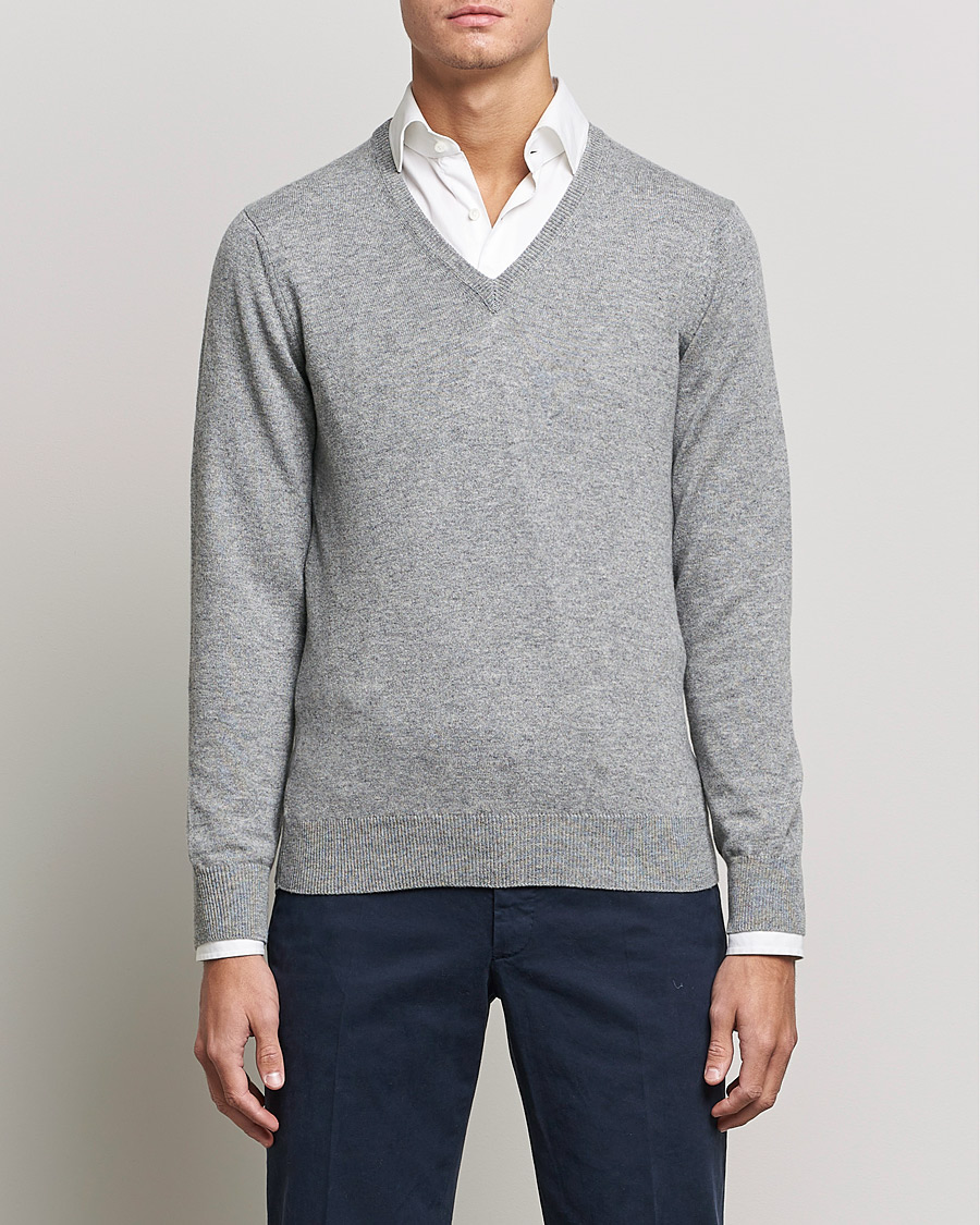 Herr | Kashmirtröjor | Piacenza Cashmere | Cashmere V Neck Sweater Light Grey