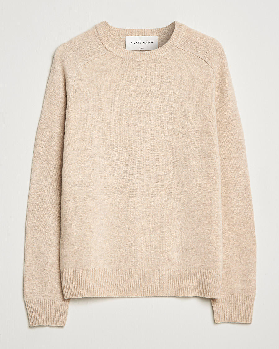 Herr | Tröjor | A Day's March | Brodick Lambswool Sweater Sand Melange