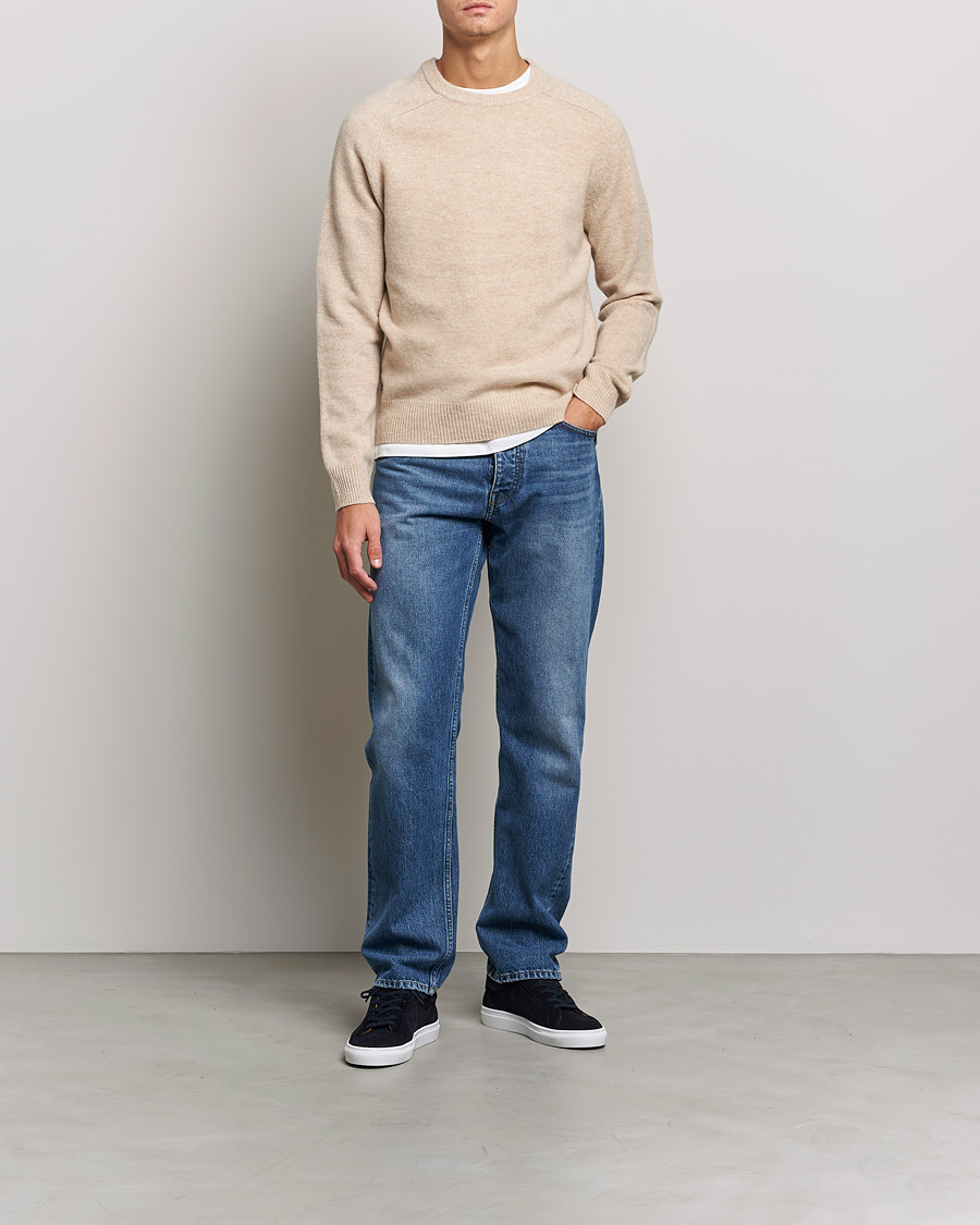 Herr | Tröjor | A Day's March | Brodick Lambswool Sweater Sand Melange