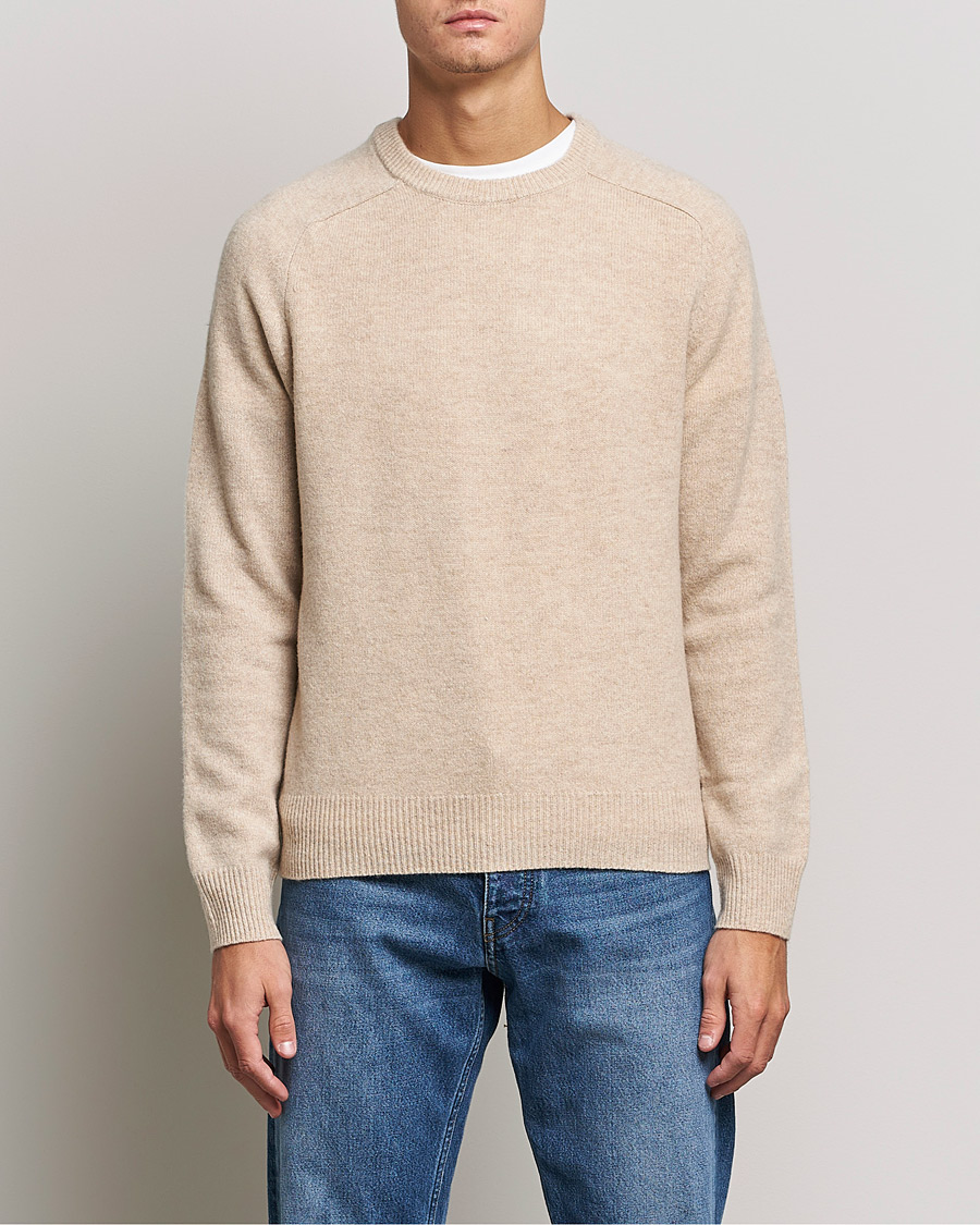 Herr | Stickade tröjor | A Day's March | Brodick Lambswool Sweater Sand Melange