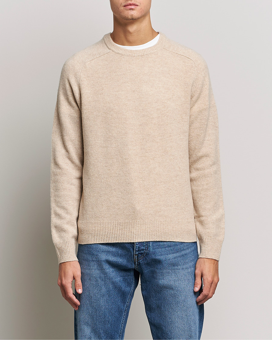 Herr | Tröjor | A Day's March | Brodick Lambswool Sweater Sand Melange