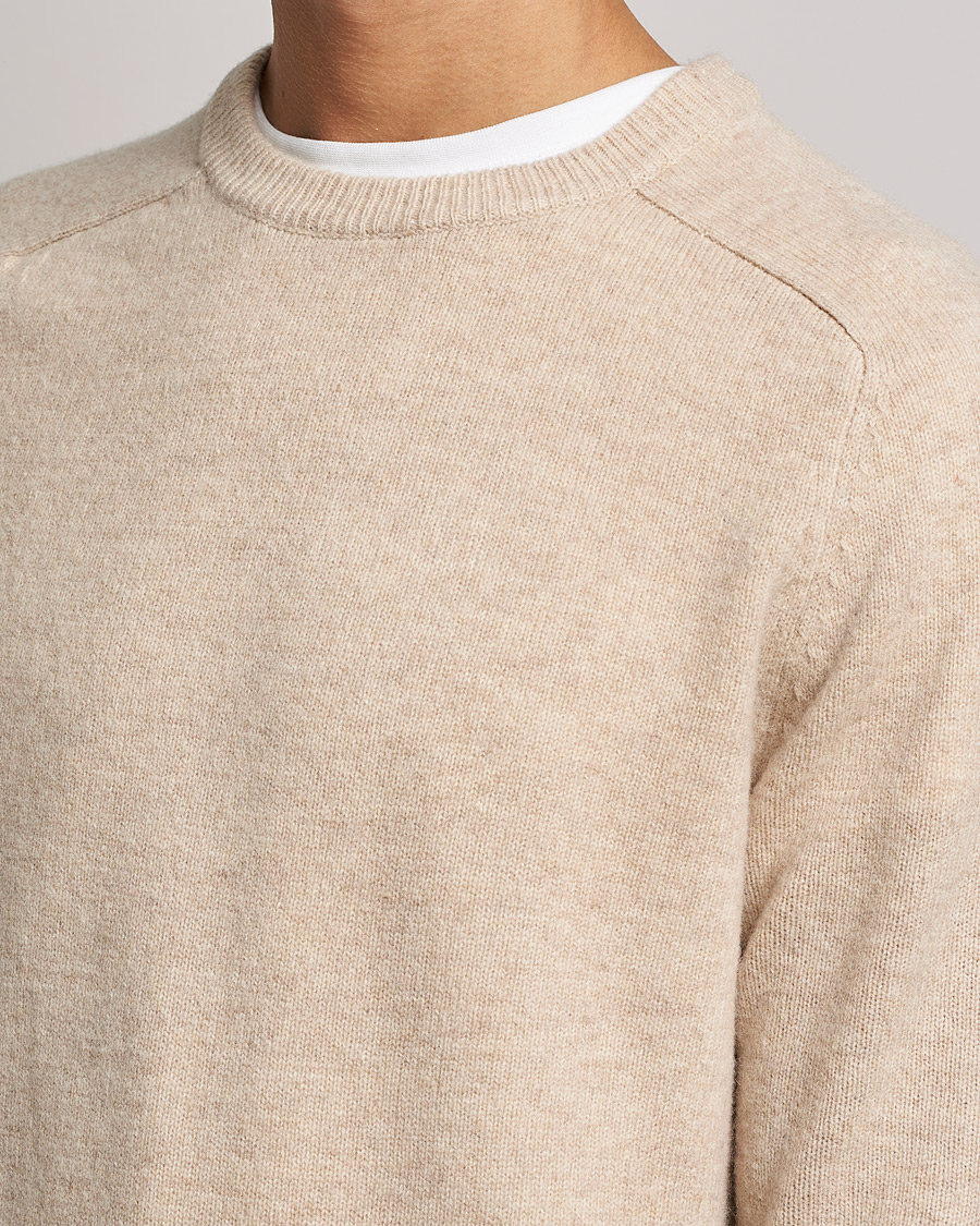 Herr | Tröjor | A Day's March | Brodick Lambswool Sweater Sand Melange
