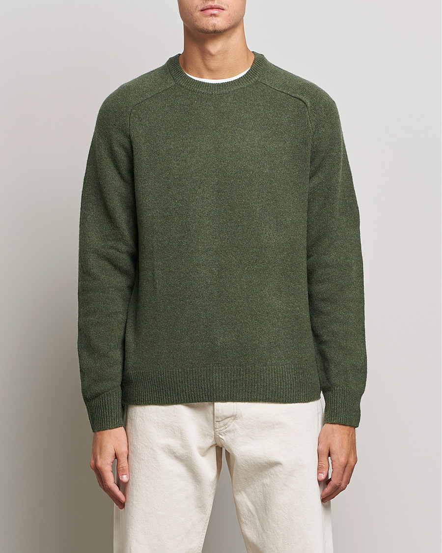 Herr | Tröjor | A Day's March | Brodick Lambswool Sweater Olive