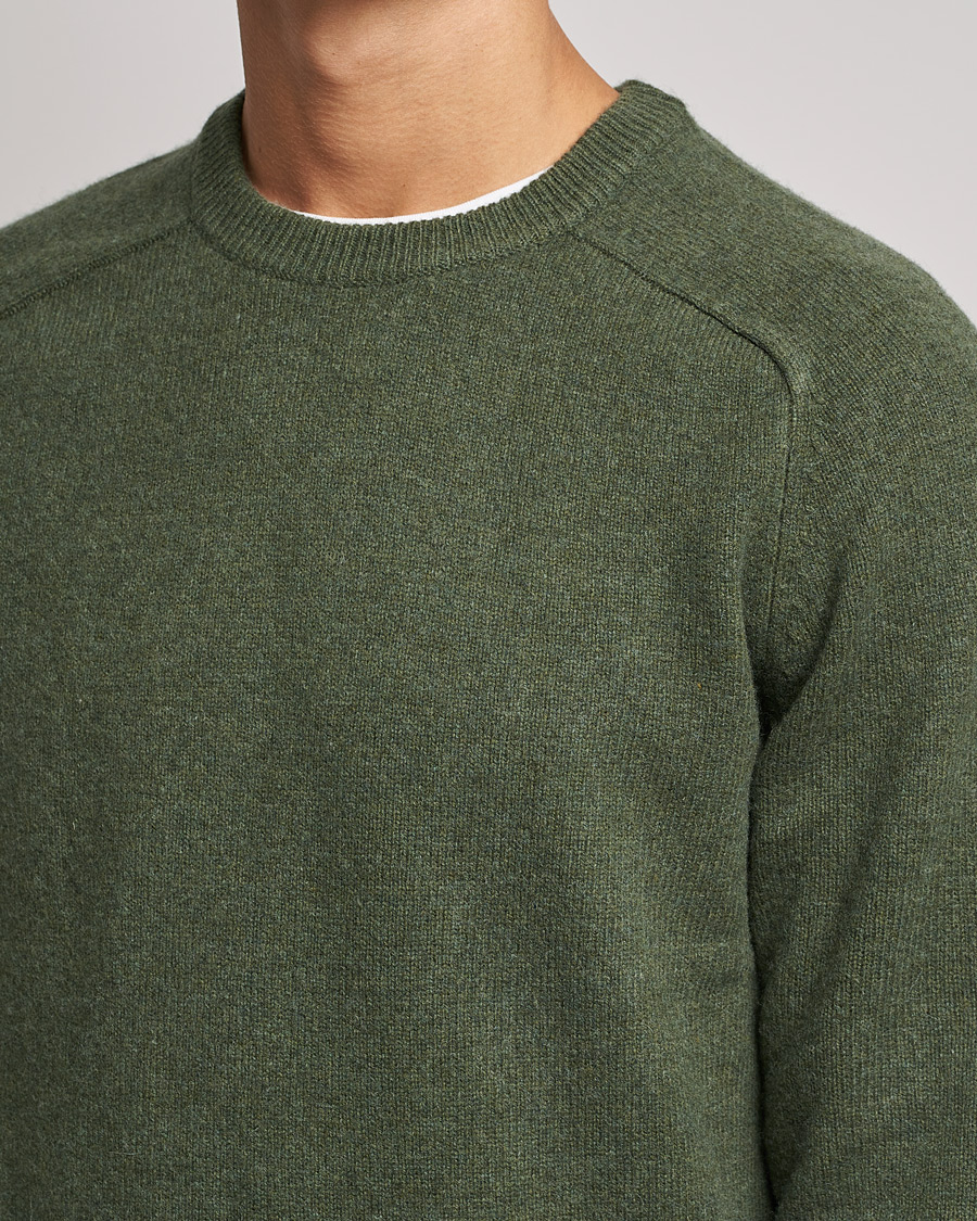 Herr | Tröjor | A Day's March | Brodick Lambswool Sweater Olive