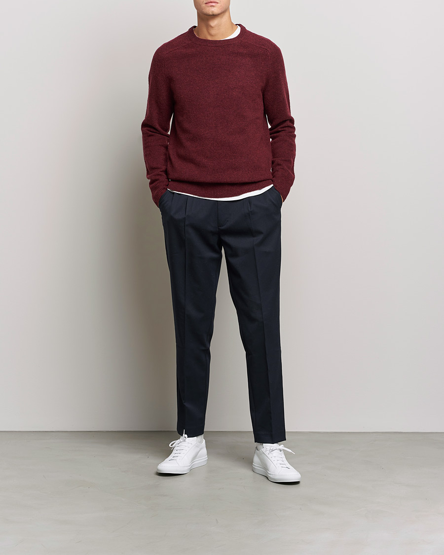 Herr | Under 1000 | A Day's March | Brodick Lambswool Sweater Wine