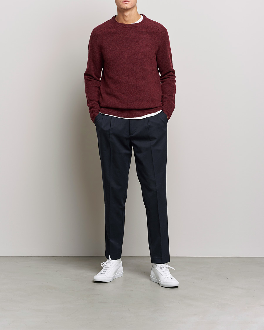 Herr | Tröjor | A Day's March | Brodick Lambswool Sweater Wine