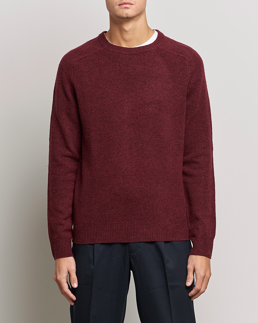 Herr | Tröjor | A Day's March | Brodick Lambswool Sweater Wine