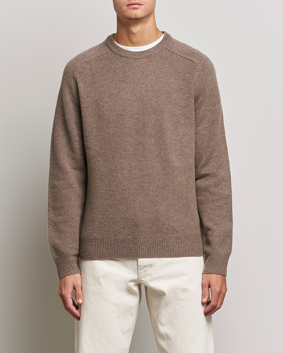 Herr | Tröjor | A Day's March | Brodick Lambswool Sweater Taupe Melange