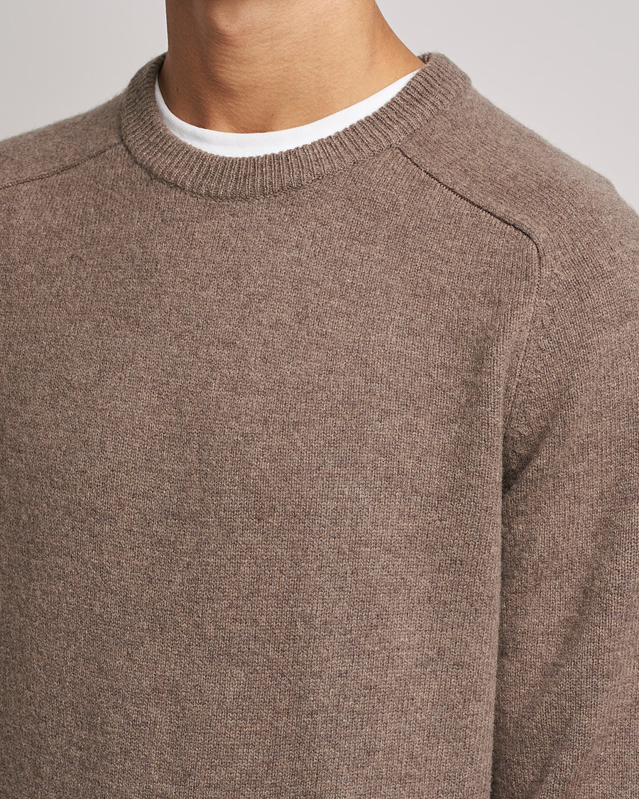 Herr | Tröjor | A Day's March | Brodick Lambswool Sweater Taupe Melange