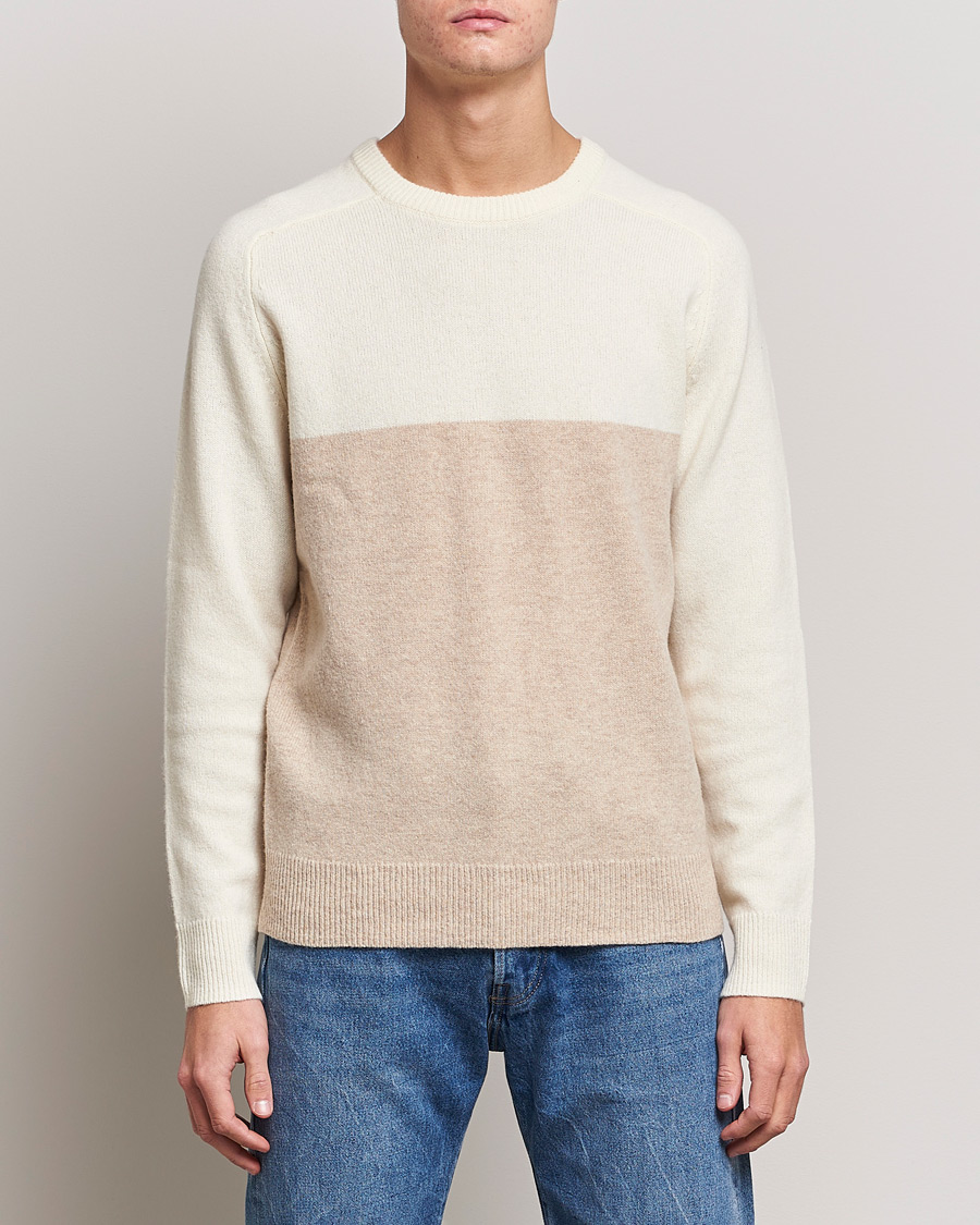 Herr | Tröjor | A Day's March | Brodick Block Lambswool Sweater Sand/Off White