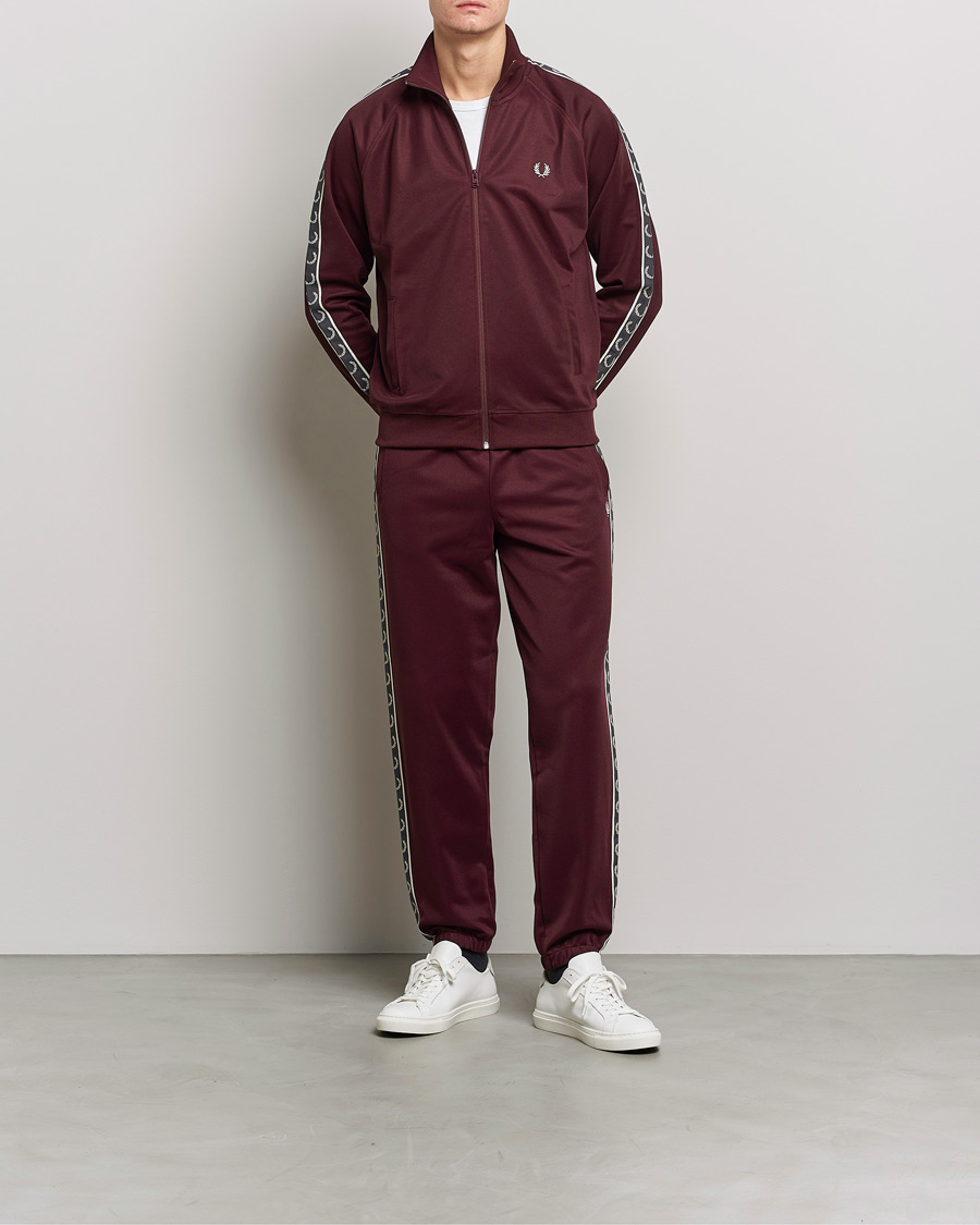 Herr | Byxor | Fred Perry | Taped Track Pants Oxblood