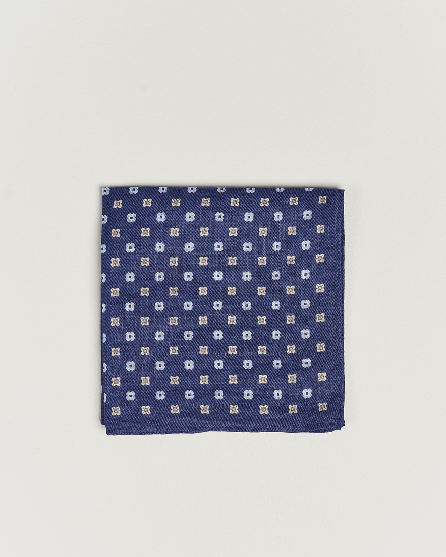 Herr | Amanda Christensen Linen Printed Flower Pocket Square Navy | Amanda Christensen | Linen Printed Flower Pocket Square Navy