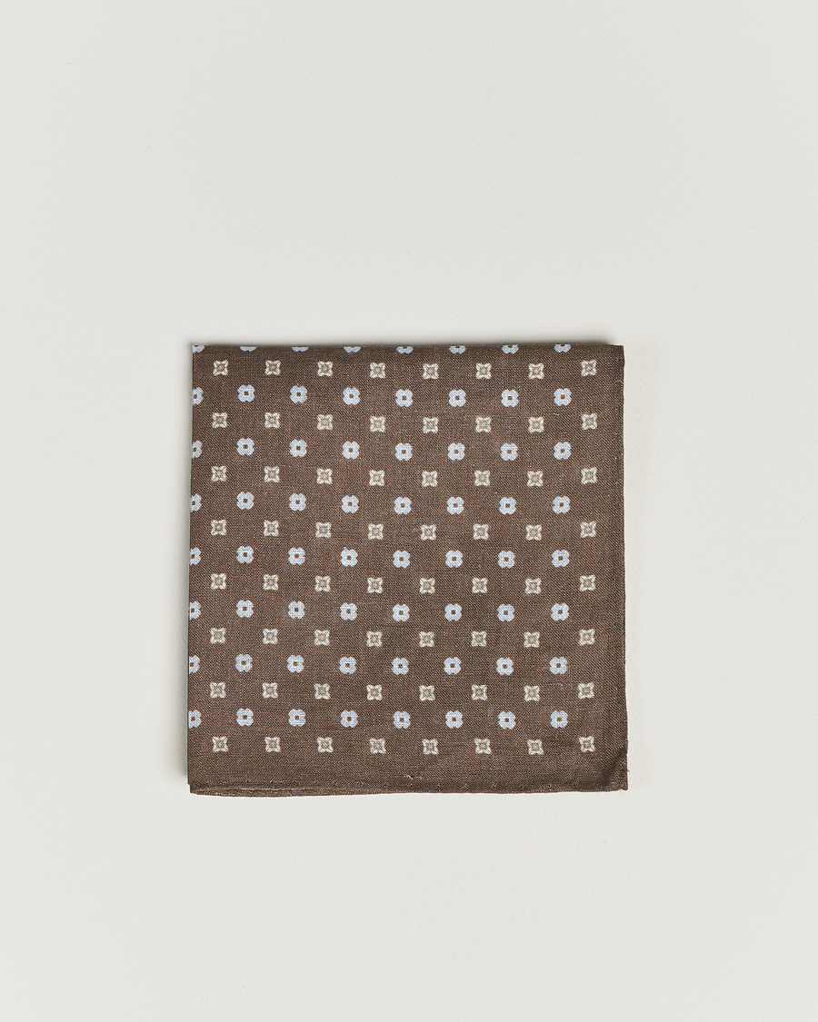 Herr | Amanda Christensen Linen Printed Flower Pocket Square Brown | Amanda Christensen | Linen Printed Flower Pocket Square Brown