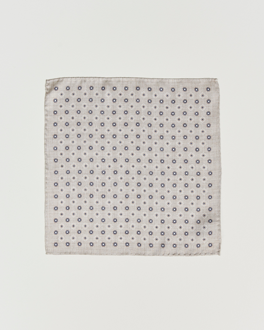 Herr | Amanda Christensen Silk Oxford Printed Flower Porcket Square Cream | Amanda Christensen | Silk Oxford Printed Flower Porcket Square Cream