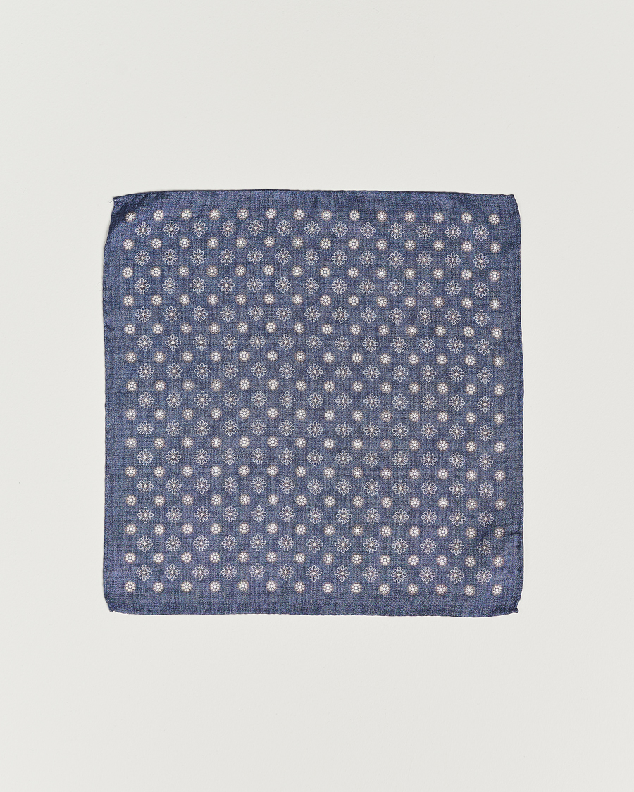 Herr | Amanda Christensen Silk Oxford Printed Flower Porcket Square Navy | Amanda Christensen | Silk Oxford Printed Flower Porcket Square Navy