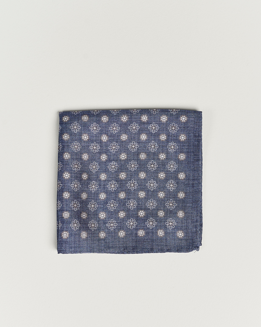 Herr | Amanda Christensen Silk Oxford Printed Flower Porcket Square Navy | Amanda Christensen | Silk Oxford Printed Flower Porcket Square Navy