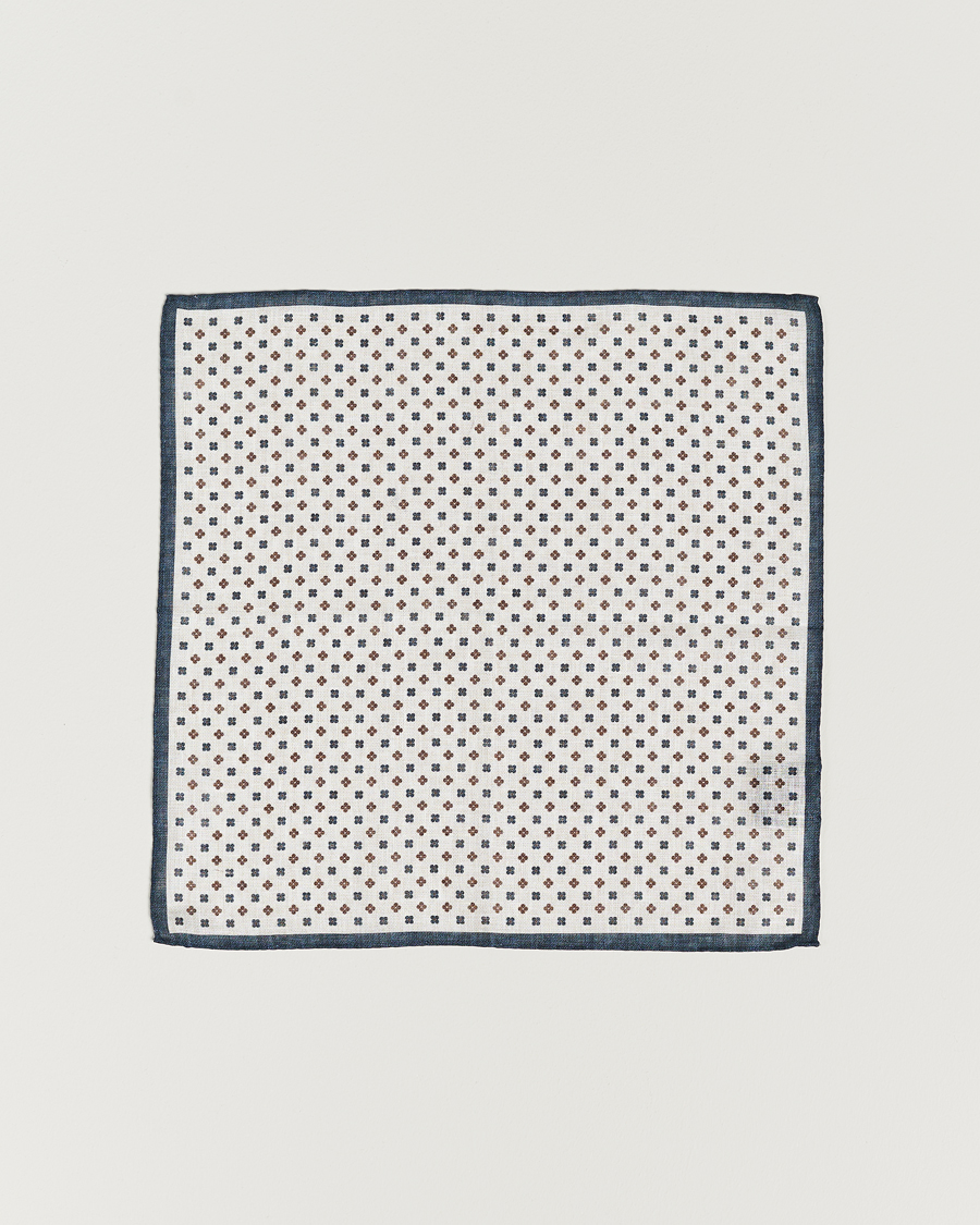Herr | Amanda Christensen Linen Paspoal Printed Flower Pocket Square White/Navy | Amanda Christensen | Linen Paspoal Printed Flower Pocket Square White/Navy