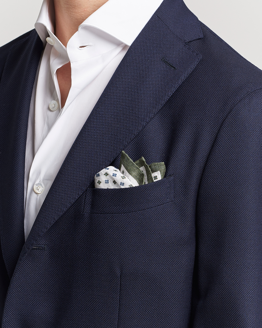 Herr | Amanda Christensen Linen Paspoal Printed Flower Pocket Square White/Green | Amanda Christensen | Linen Paspoal Printed Flower Pocket Square White/Green