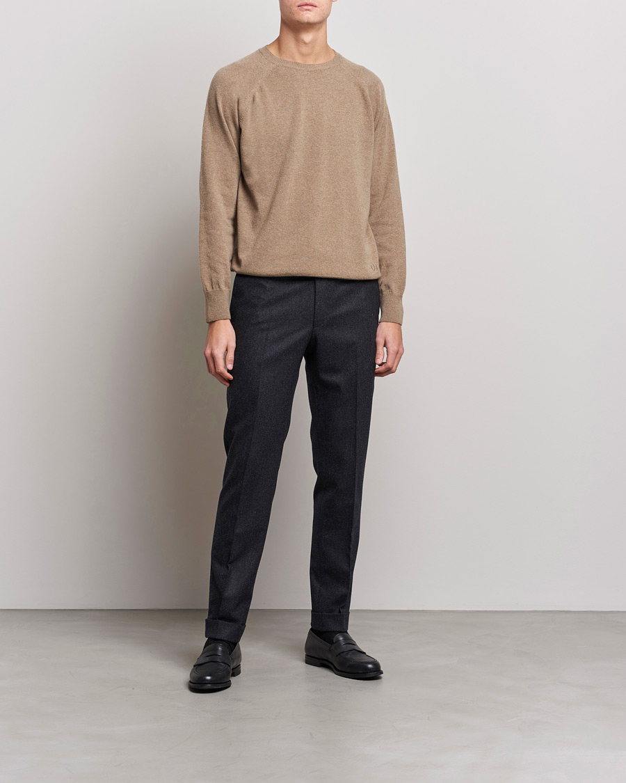 Herr | Tröjor | Oscar Jacobson | Gustaf Lambswool Raglan Crew Neck Camel