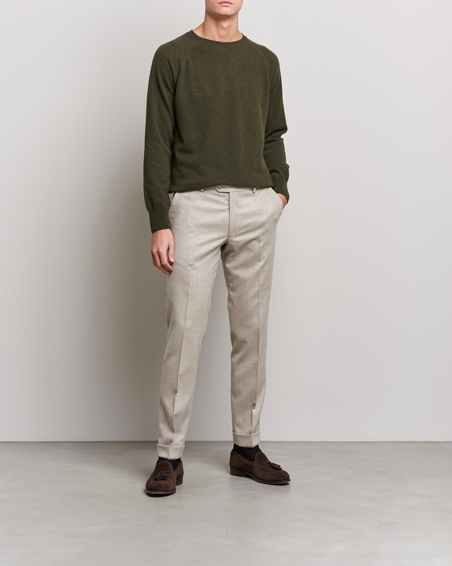 Herr | Tröjor | Oscar Jacobson | Gustaf Lambswool Raglan Crew Neck Moss Green