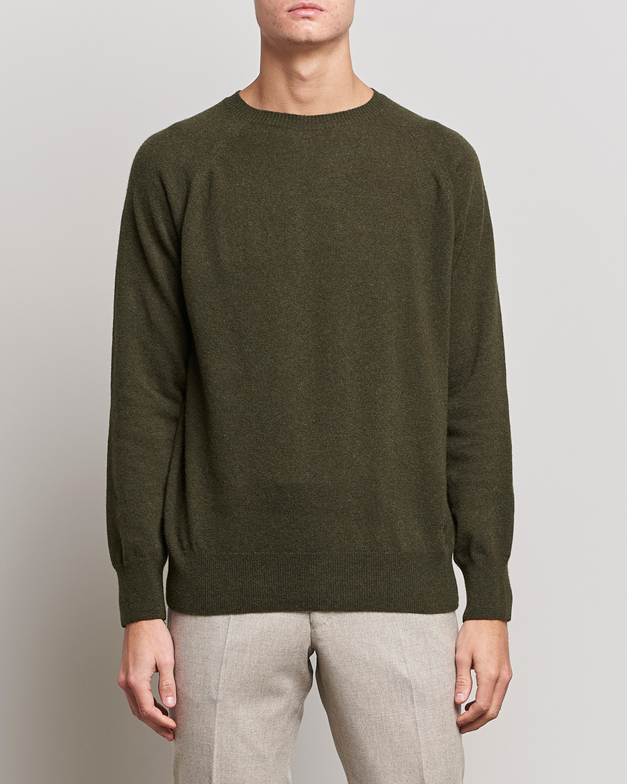 Herr | Tröjor | Oscar Jacobson | Gustaf Lambswool Raglan Crew Neck Moss Green