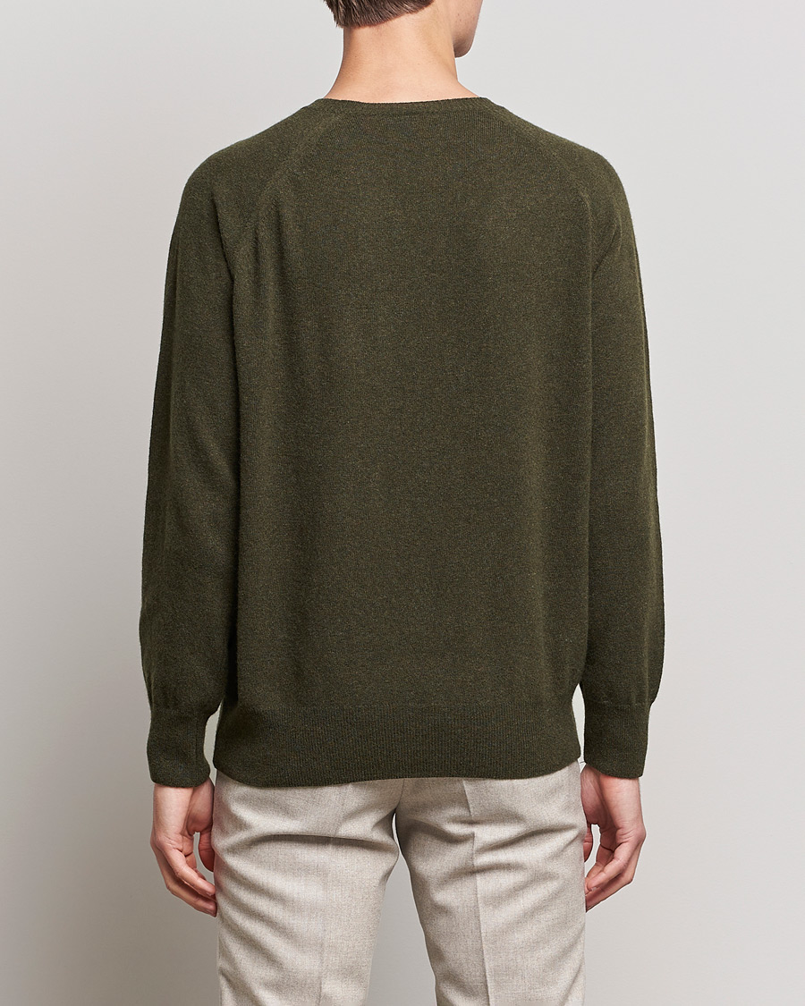 Herr | Tröjor | Oscar Jacobson | Gustaf Lambswool Raglan Crew Neck Moss Green