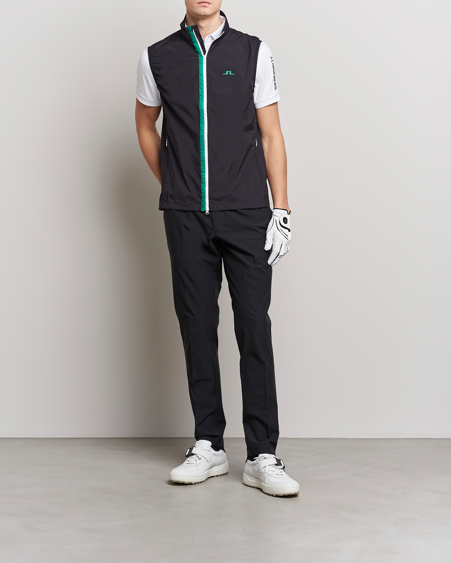 Herr | Västar | J.Lindeberg | Ash Light Packable Vest Rain Forest