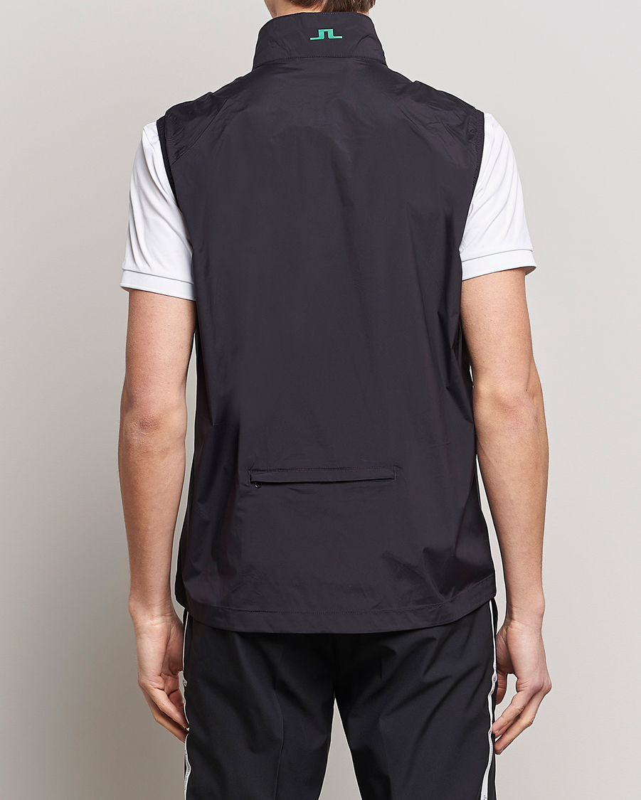 Herr | Västar | J.Lindeberg | Ash Light Packable Vest Rain Forest