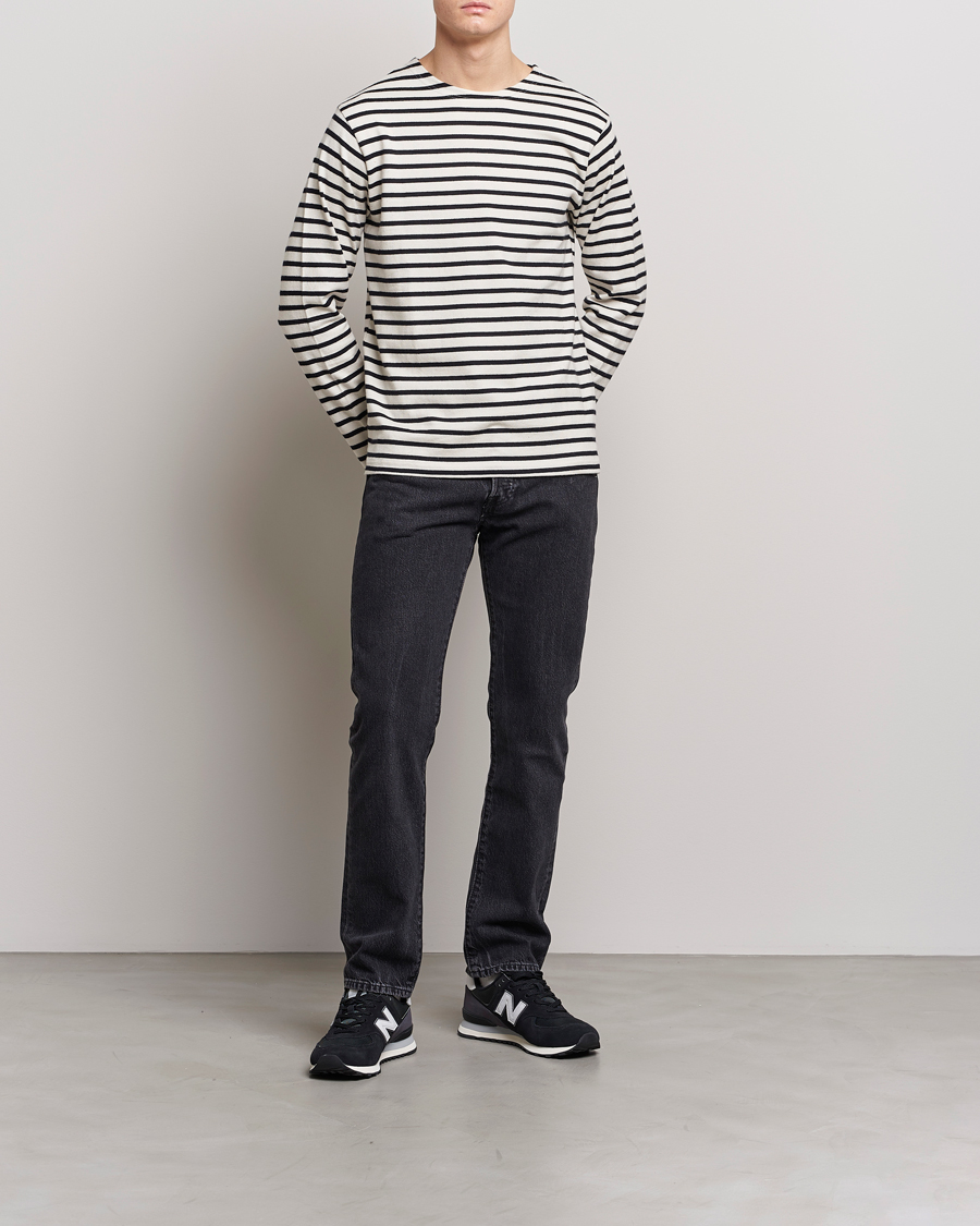 Herr | T-Shirts | Nudie Jeans | Charles Sailor Striped Crew Neck Off White/Black