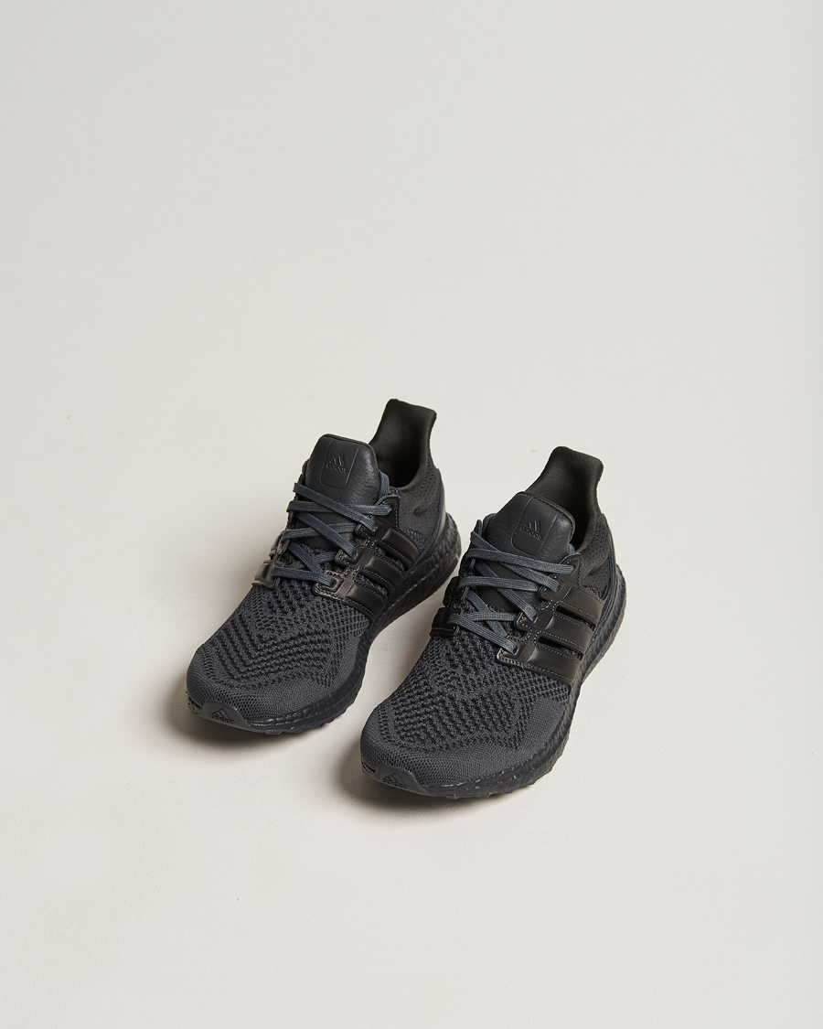 Herr |  | adidas Performance | Ultraboost 1.0 Running Sneaker Carbon/Black