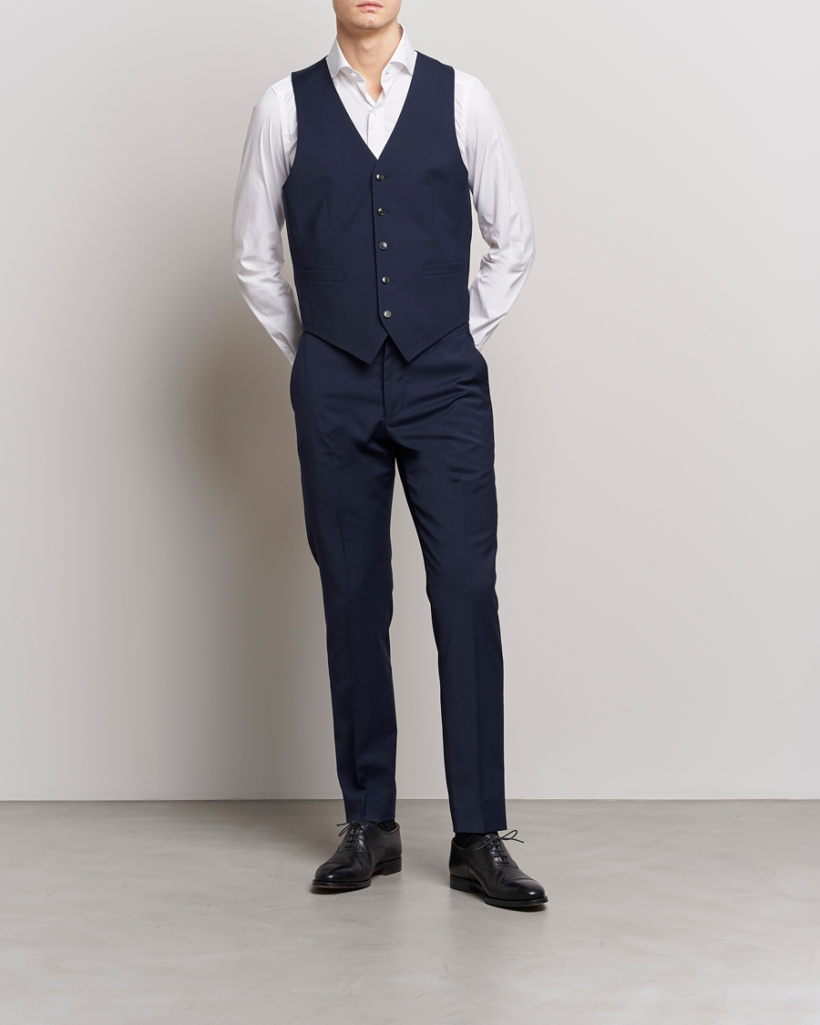 Herr | Kavajer | Tiger of Sweden | Wayde Wool Travel Waistcoat Royal Blue