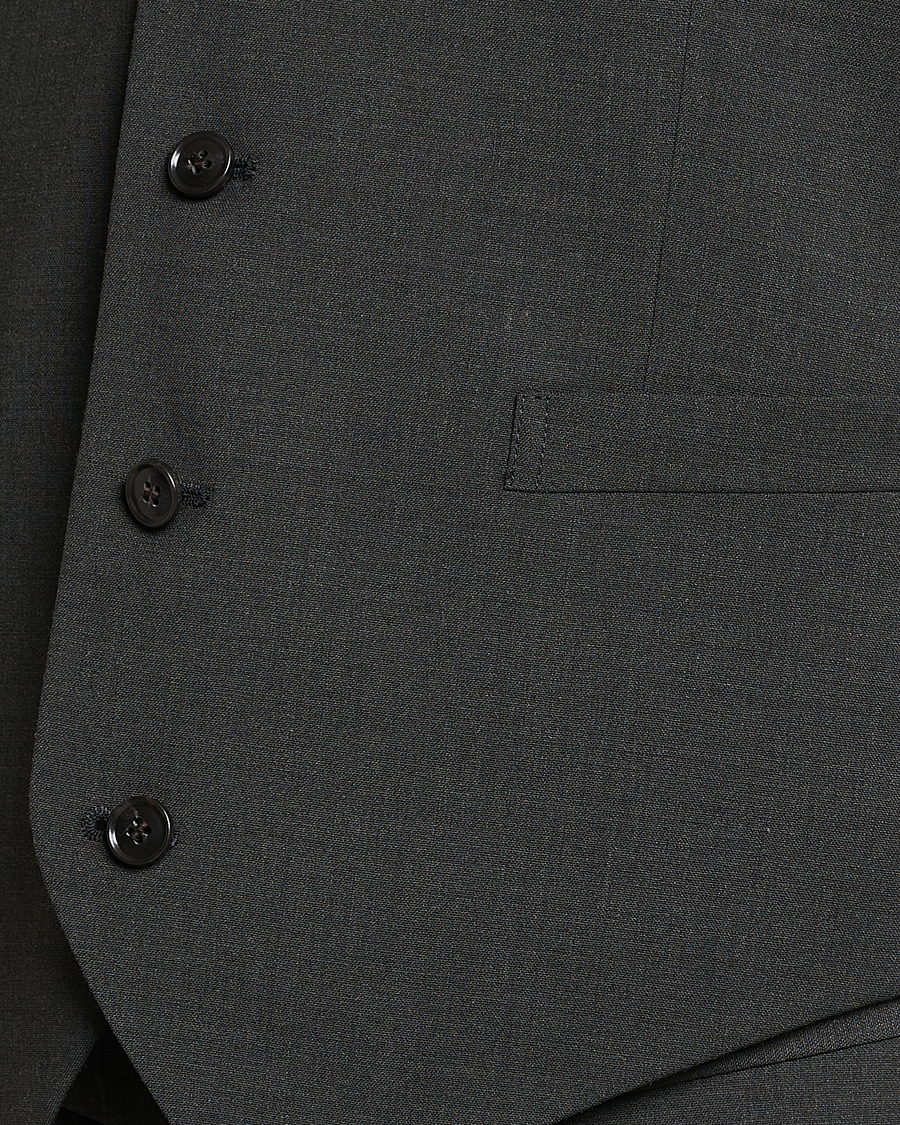 Herr | Kavajer | Tiger of Sweden | Wayde Wool Travel Waistcoat Olive Extreme