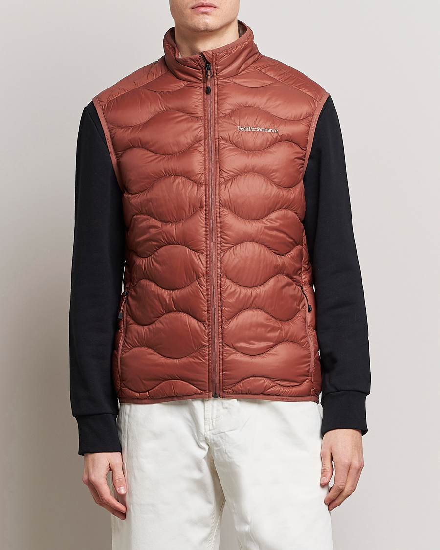 Herr | Västar | Peak Performance | Helium Down Vest Classic Clay