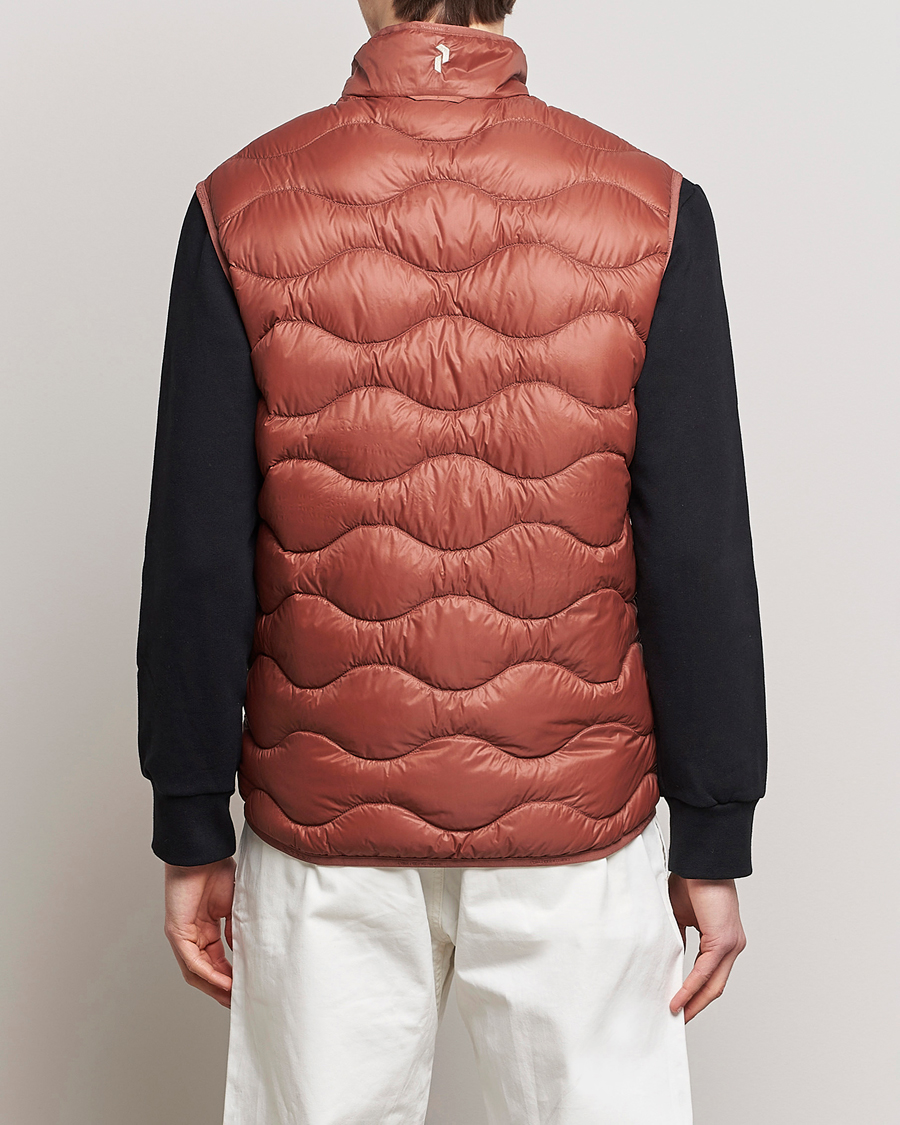Herr | Västar | Peak Performance | Helium Down Vest Classic Clay