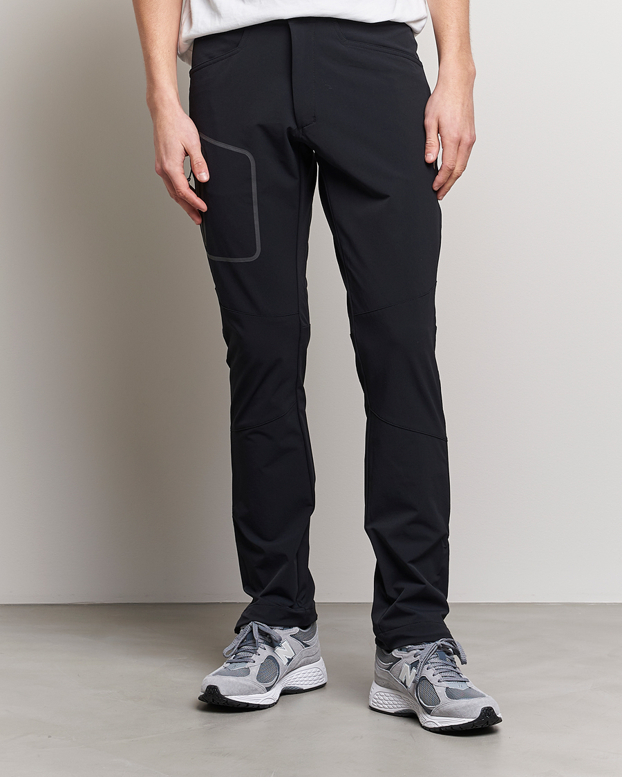 Herr | Byxor | Peak Performance | Tech Light Woven Scale Pants Black