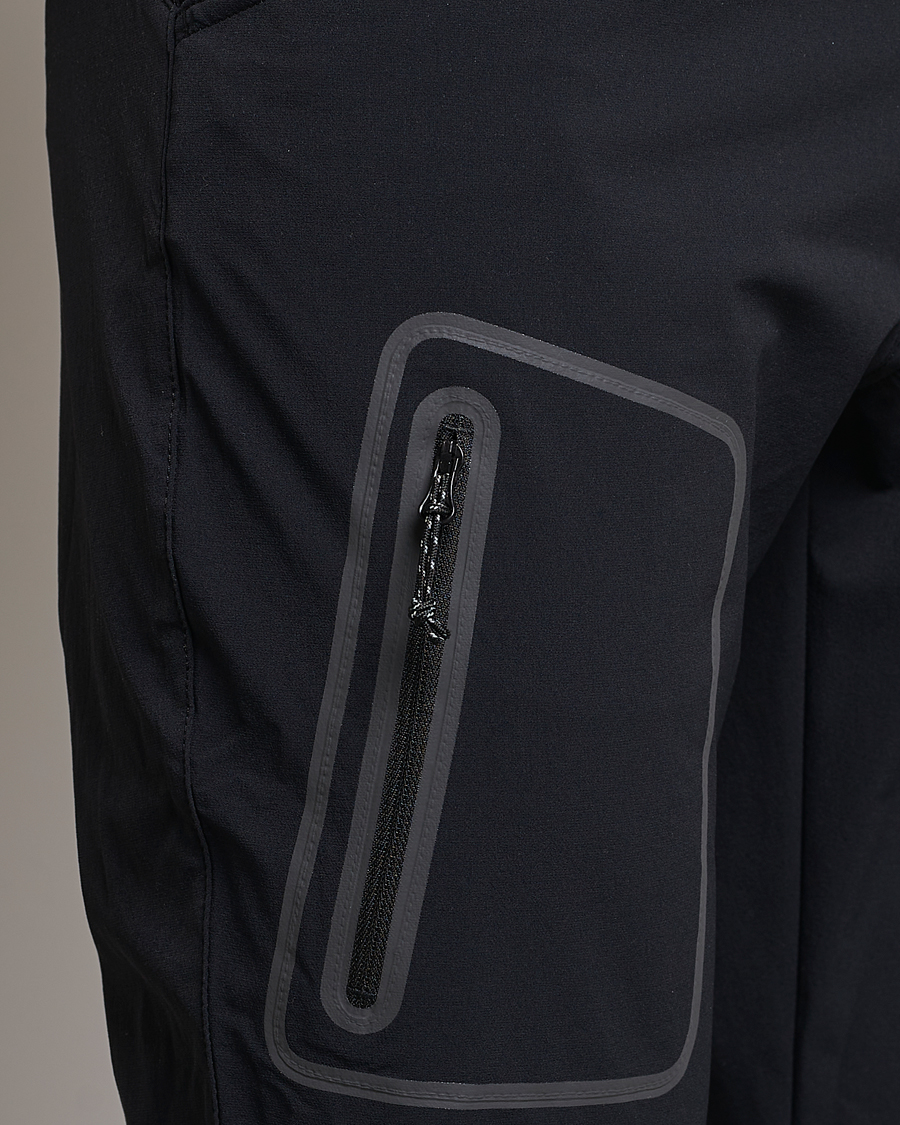 Herr | Byxor | Peak Performance | Tech Light Woven Scale Pants Black