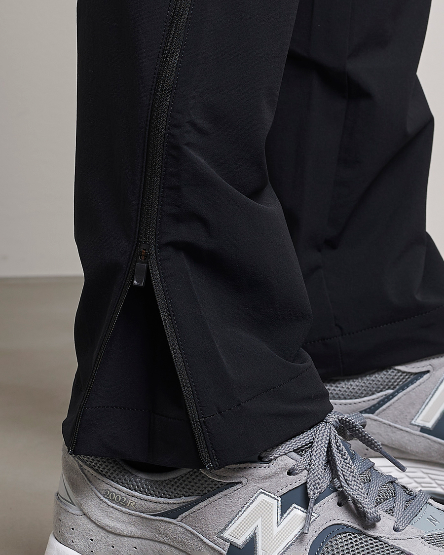 Herr | Byxor | Peak Performance | Tech Light Woven Scale Pants Black