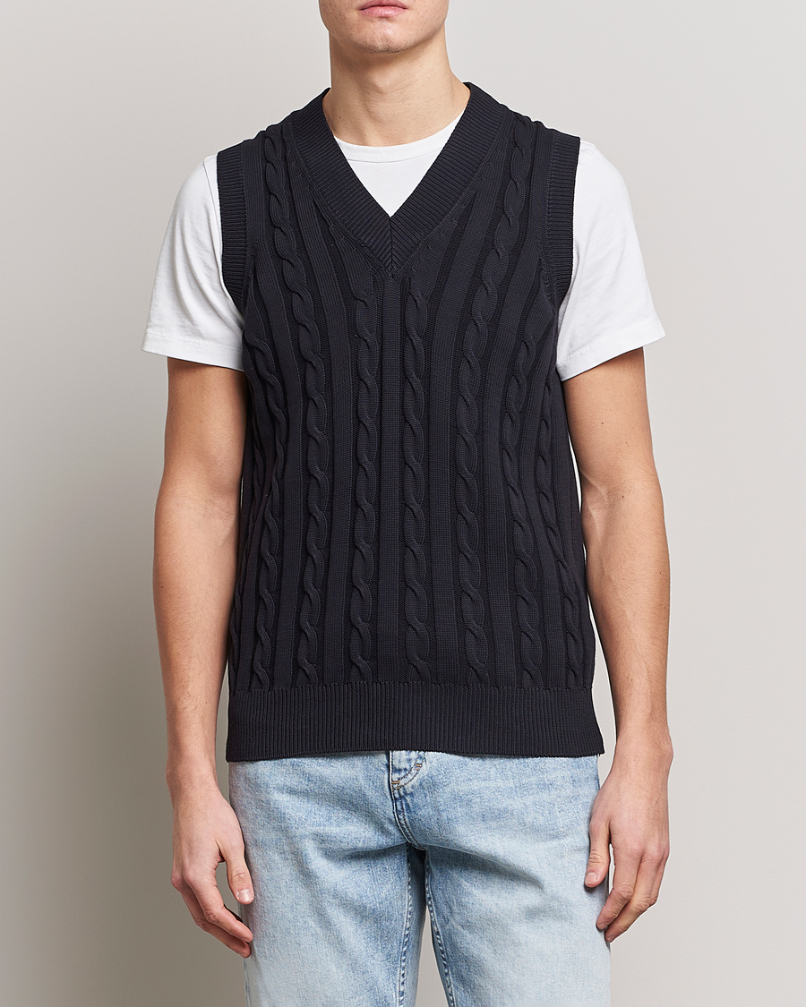 Herr | Västar & Slipovers | Oscar Jacobson | Lucas Cable Knitted Vest Navy