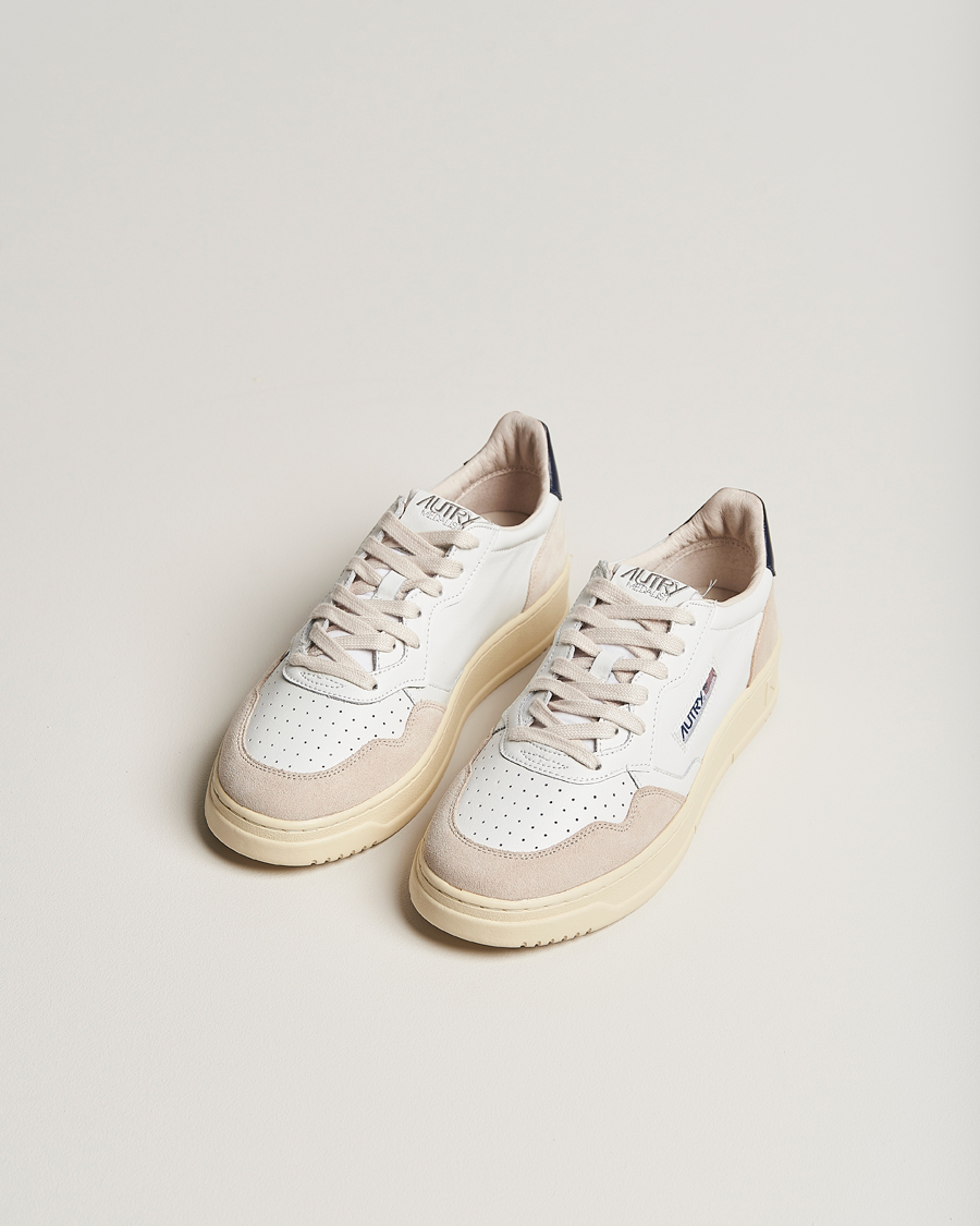Herr | Sneakers | Autry | Medalist Low Super Soft Goat Leather Sneaker White/Blue