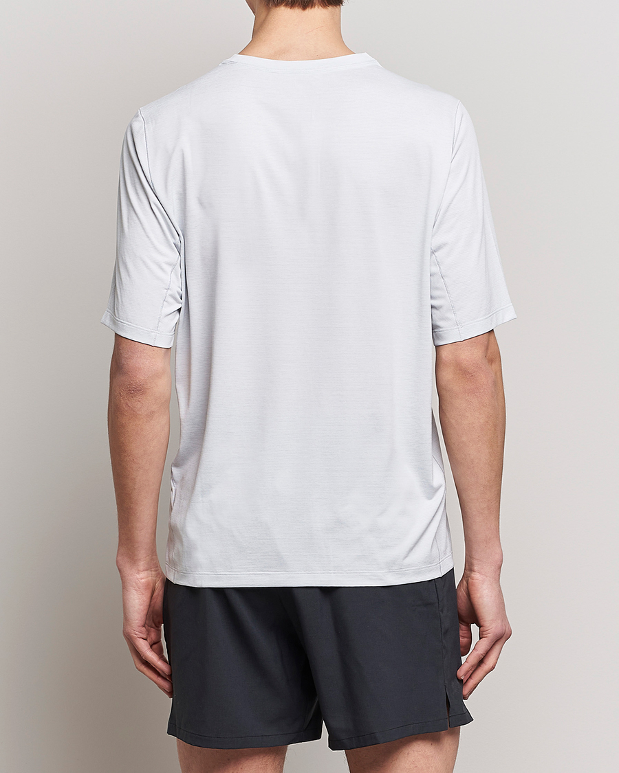 Herr | T-Shirts | Arc'teryx | Cormac Bird Logo Crew Neck T-Shirt Atmos Heather