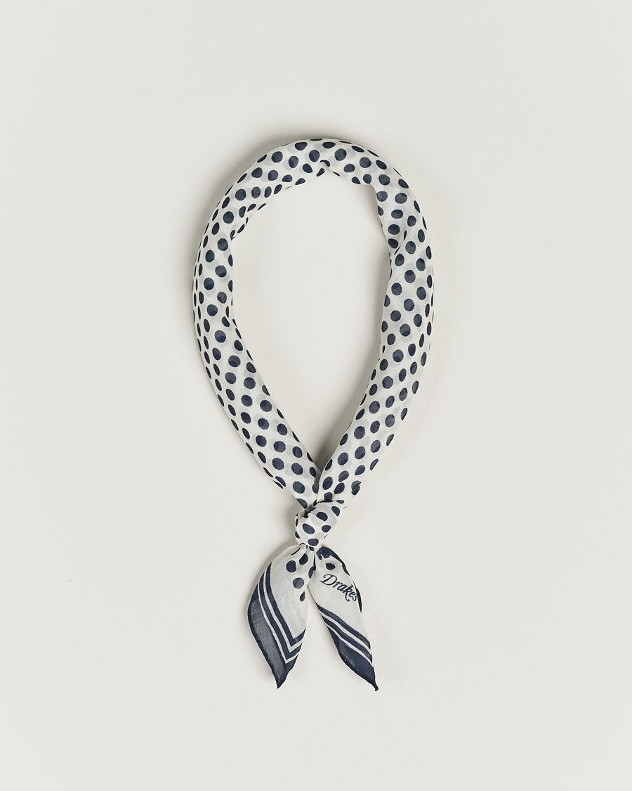 Herr | Drake's All Over Spot Cotton/Silk Bandana Ecru/Navy | Drake's | All Over Spot Cotton/Silk Bandana Ecru/Navy