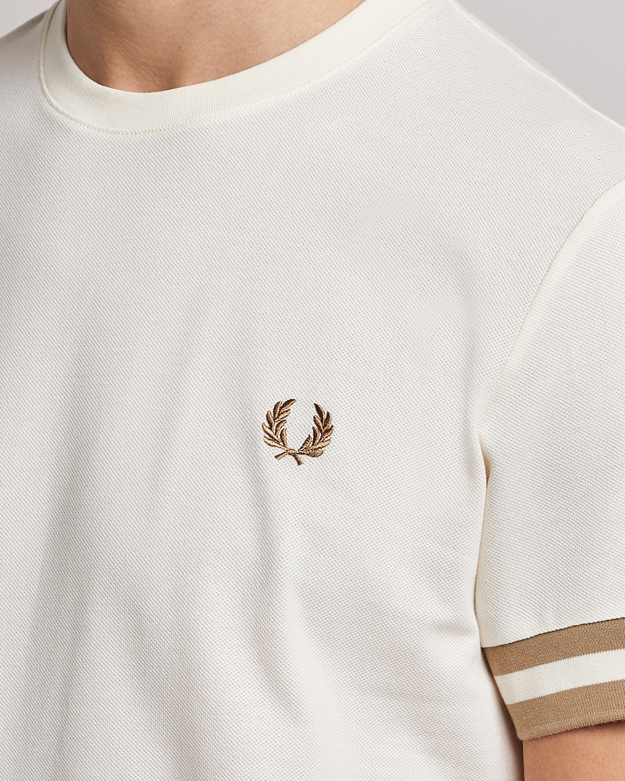 Herr | T-Shirts | Fred Perry | Boled Tipped Pique T-Shirt Ecru