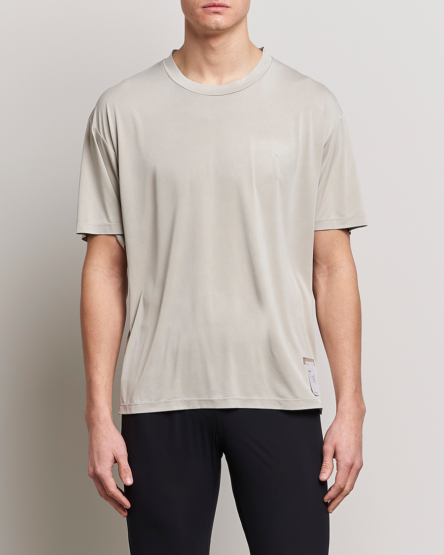 Herr | T-Shirts | Satisfy | AuraLite T-Shirt Mineral Dune