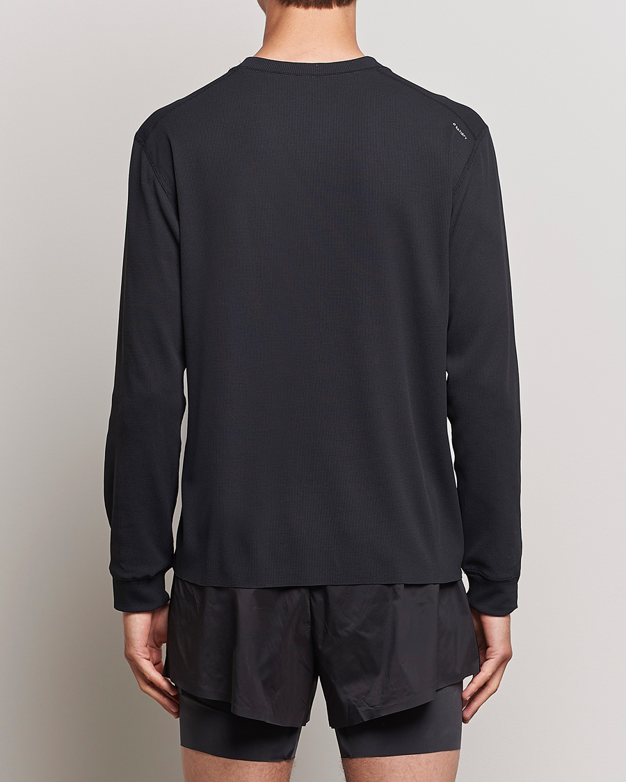 Herr | T-Shirts | Satisfy | Aura3D Base Layer Black