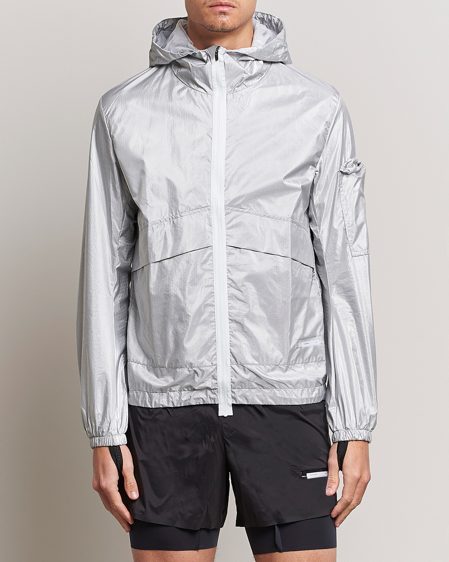 Herr | Jackor | Satisfy | SilverShell Packable Windbreaker Silver