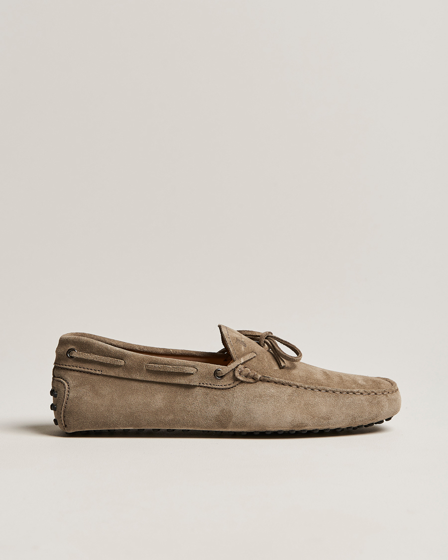 Herr | Tod's Laccetto Gommino Carshoe Taupe Suede | Tod's | Laccetto Gommino Carshoe Taupe Suede