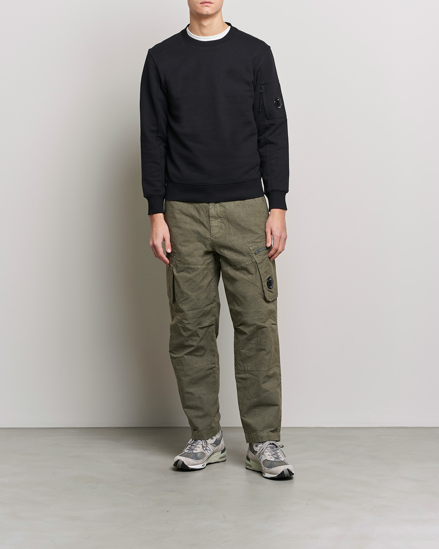 Herr | Tröjor | C.P. Company | Diagonal Raised Fleece Lens Sweatshirt Black